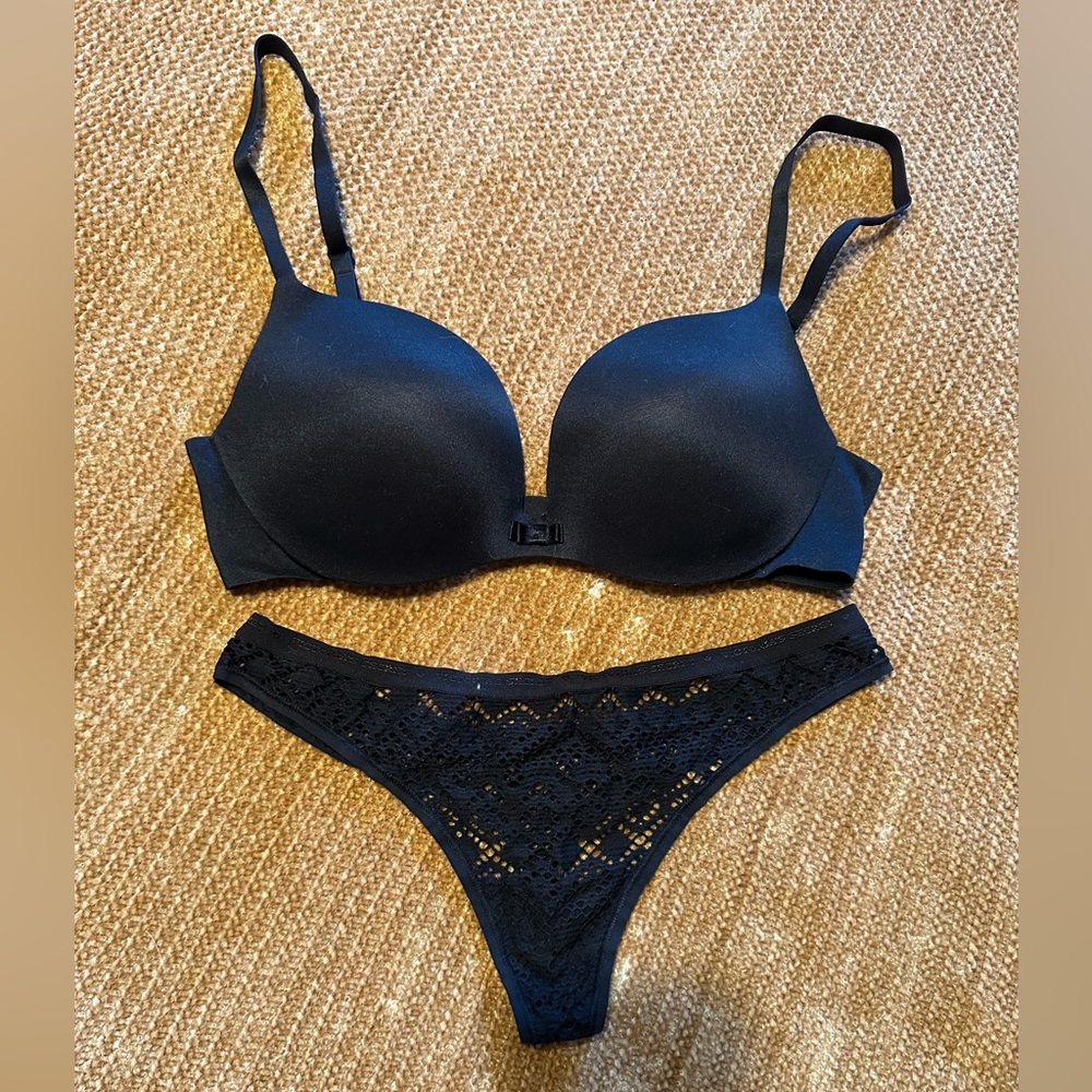 Victorias Secret Black Plunge 34C Bra and panty 🖤